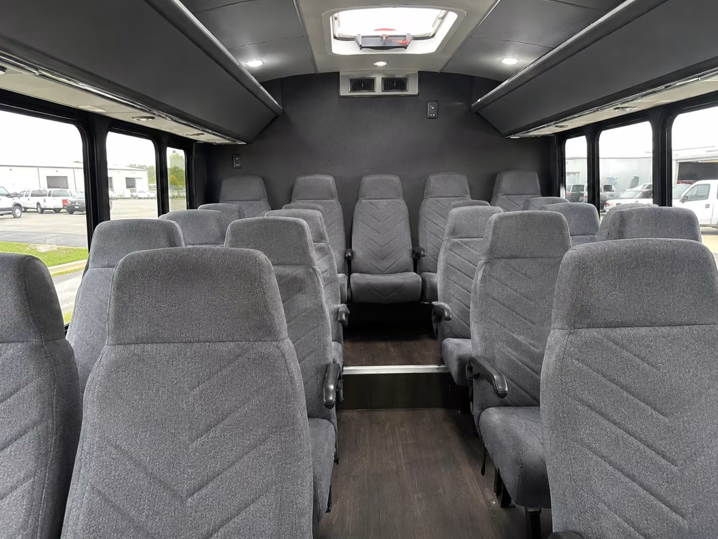 bloomington minibus rentals for hotel groups near mall of america
