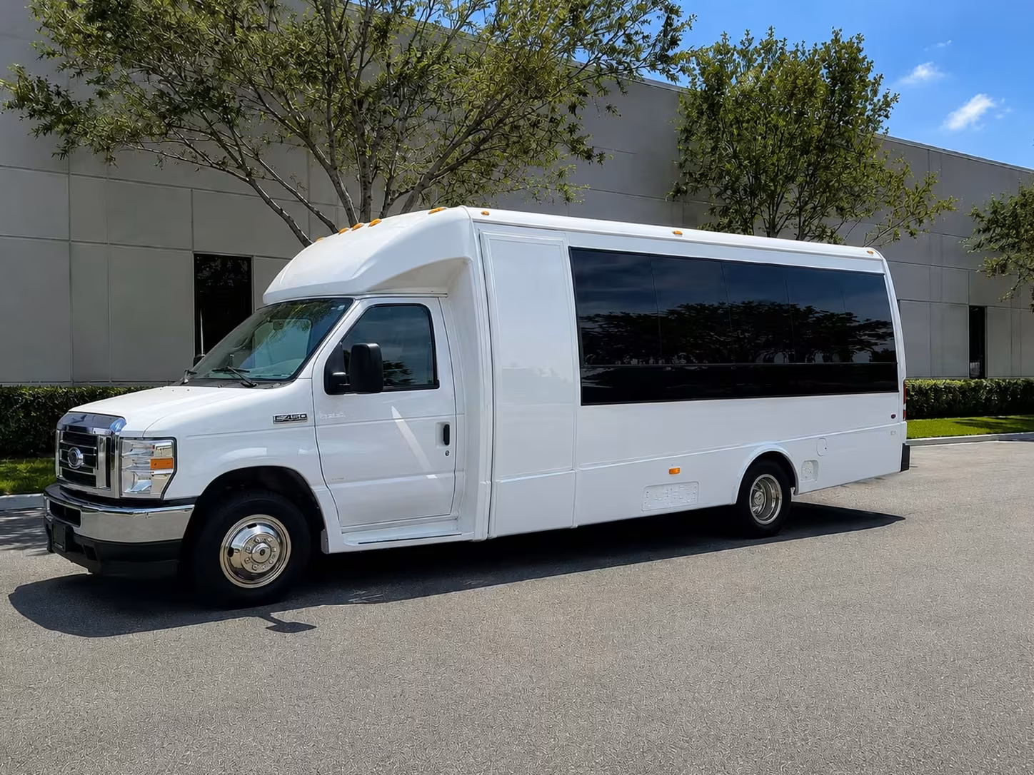 bloomington minibus rentals for team building and off site events